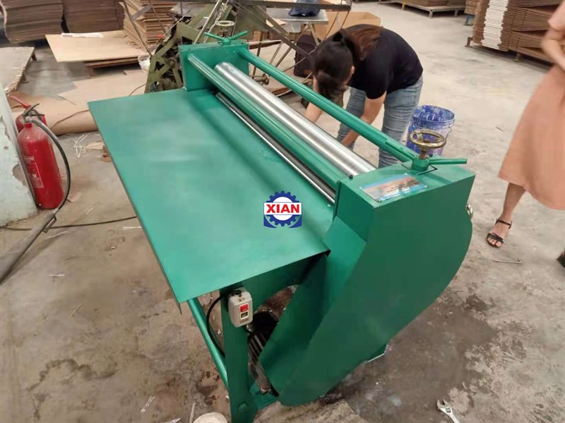 Máy Bôi Keo Thùng Carton