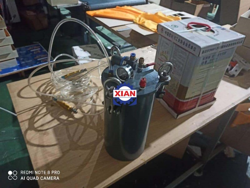 Súng Bắn Keo Vạn Năng Gắn Hộp Cứng